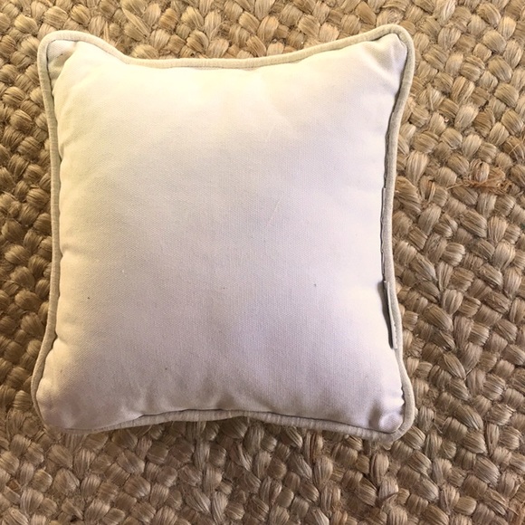 Pottery Barn Sand Dollar Decorative Pillow🌴🔆🐬 - Picture 4 of 4
